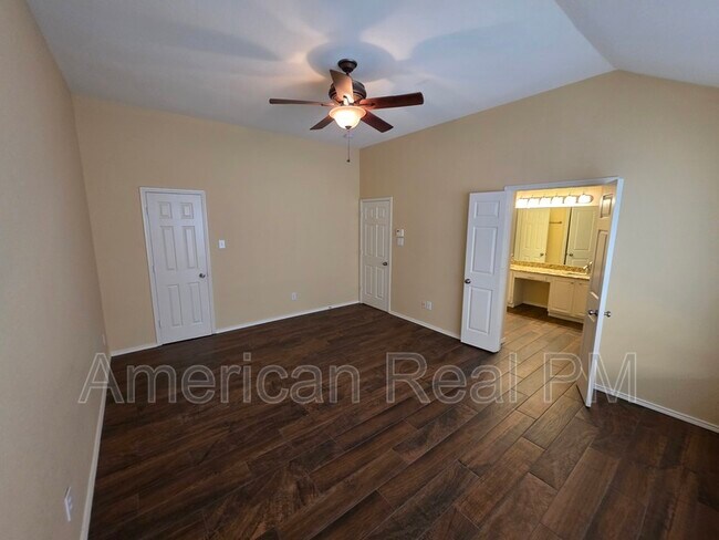 Building Photo - 1209 Shadow Lakes Blvd