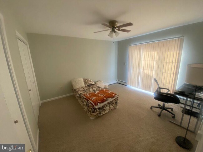 Building Photo - 128 Mortimer St