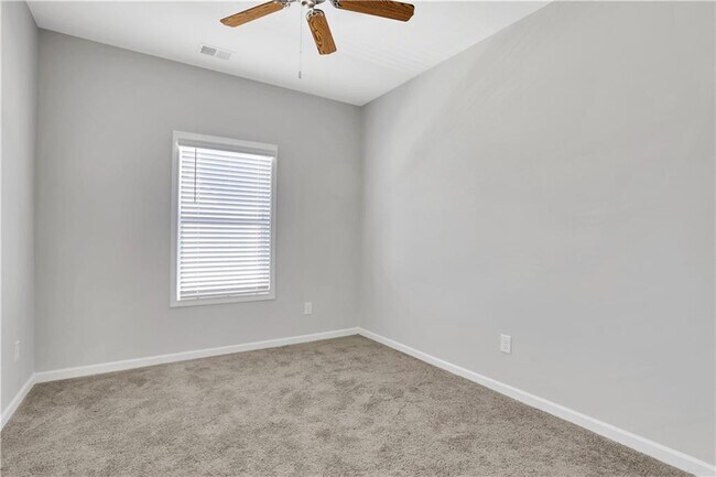 Building Photo - 1954 Sanford Dr