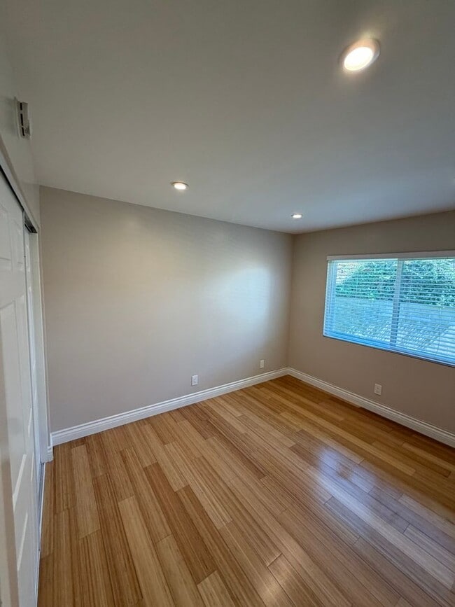 Building Photo - Beautiful 3 Bedroom Home in Avocado Heights