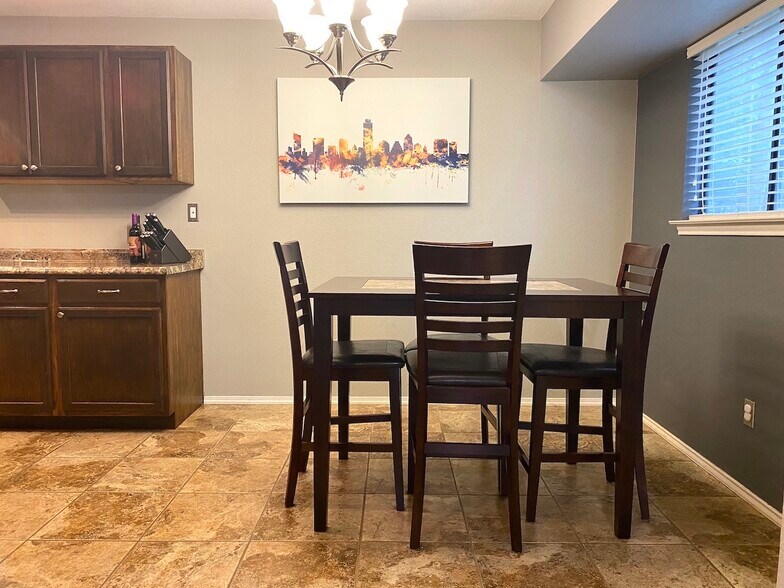 Dining - 9802 Briar Ridge Dr