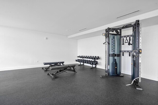 Building Photo - 3100 N Ocean Dr