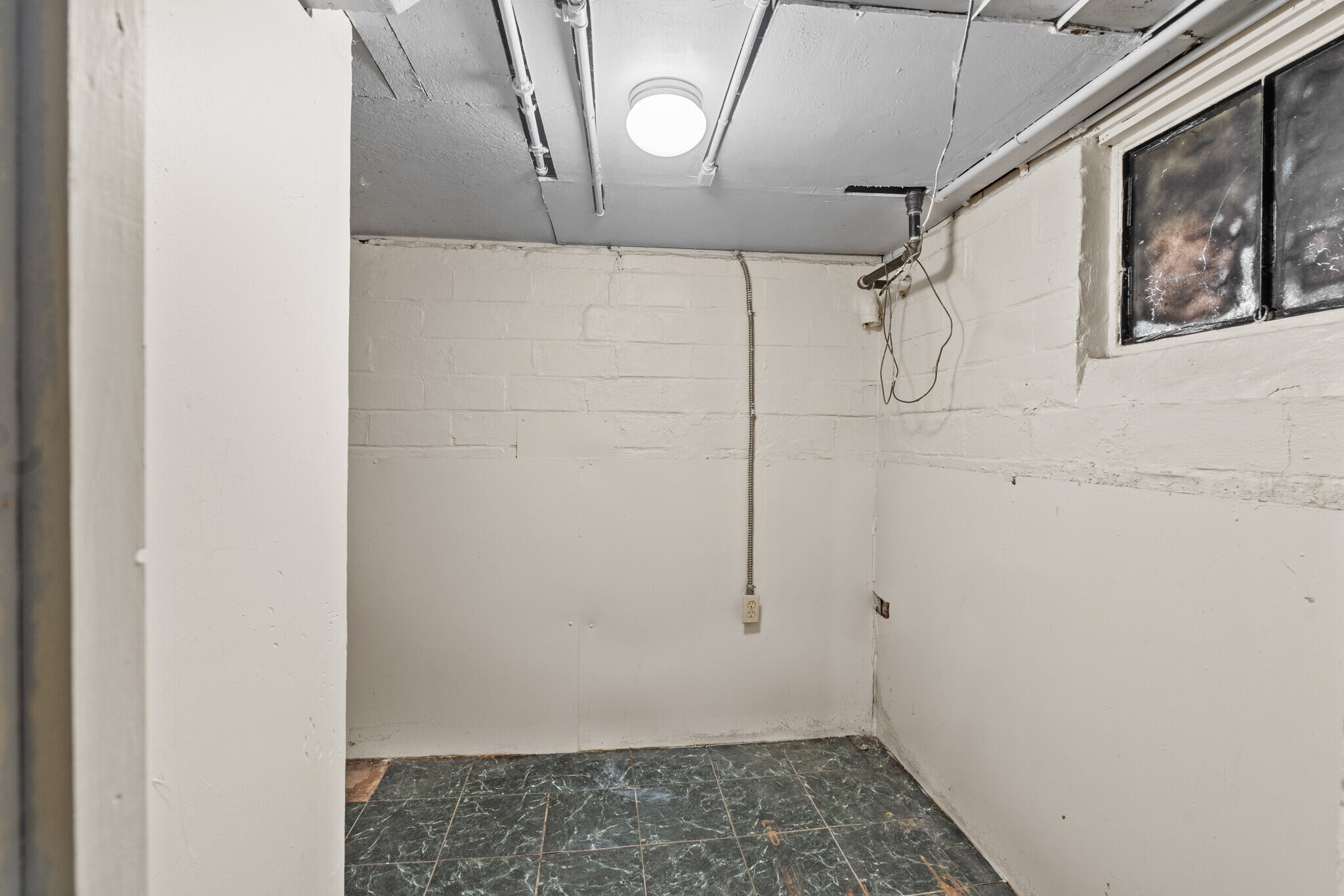 Building Photo - 180 Eldred Ave