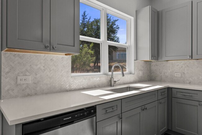 Building Photo - 105 Out Yonder