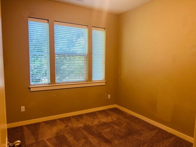 Building Photo - Charming, Air-Conditioned, 3-Bed, 2.5-Bath...