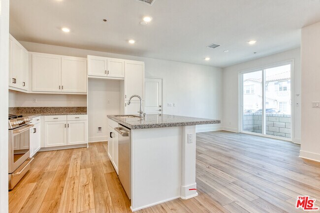 Building Photo - 5603 Kate Way