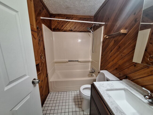 Building Photo - Harper Woods bungalow