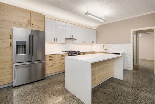 Building Photo - 2560 Dexter Ave N