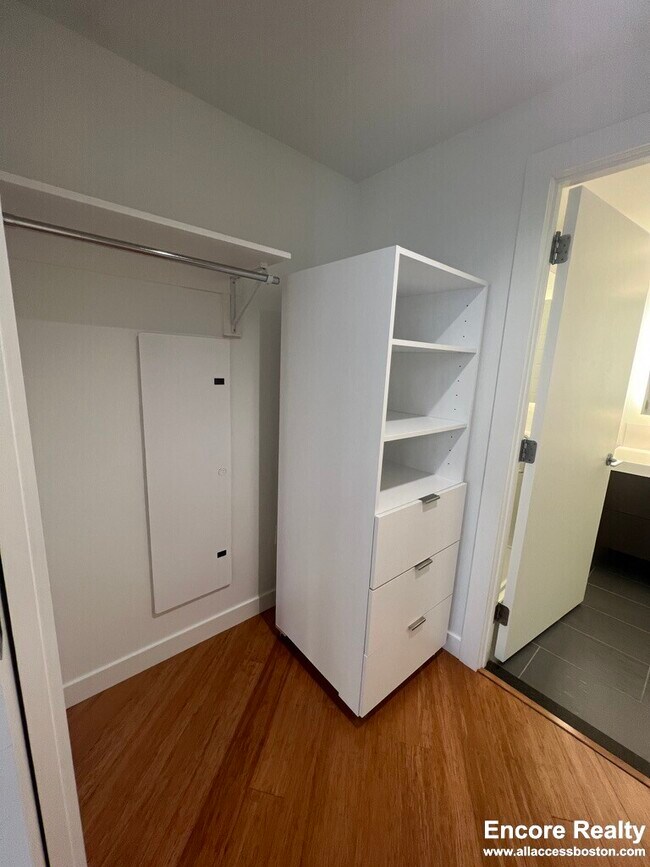 Building Photo - 120 Kingston St