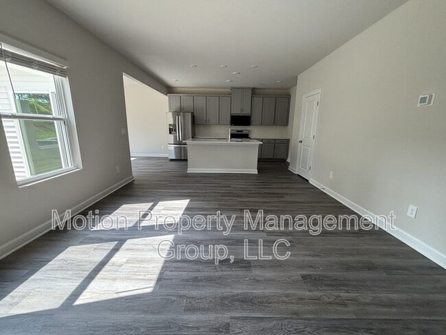 Building Photo - 1358 31st St NE