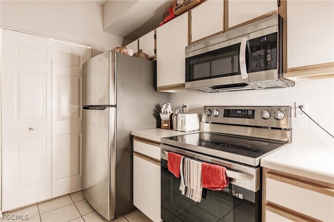 Building Photo - 6321 Aragon Way