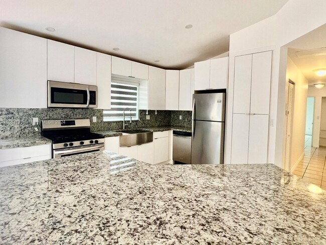 Building Photo - 9941 NW 32nd St