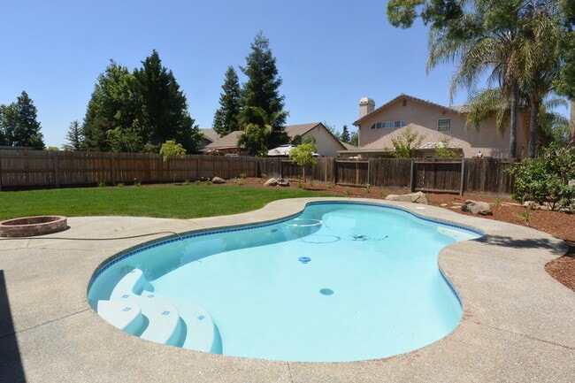 Building Photo - Home with pool