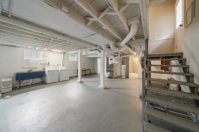 Building Photo - 114 Linden Rd