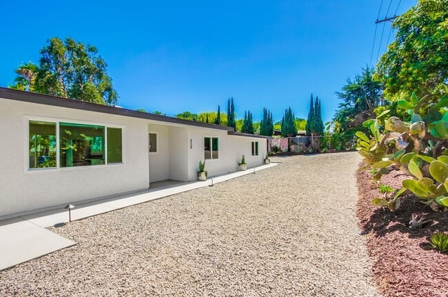 Building Photo - Charming & Upgraded San Marcos Home with Privacy and Space