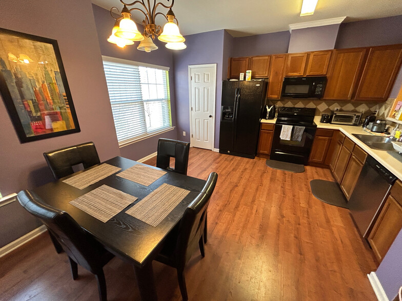 Building Photo - Room in Townhome on Linden Park Ln