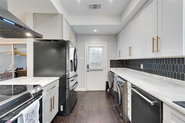 Building Photo - 10135 Rockmoor Dr