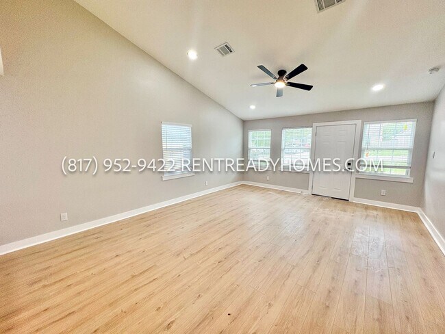 Building Photo - 607 Lake View Dr