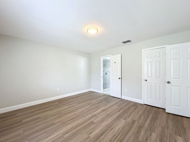 Building Photo - Stunning Waterfront Home located in the de...