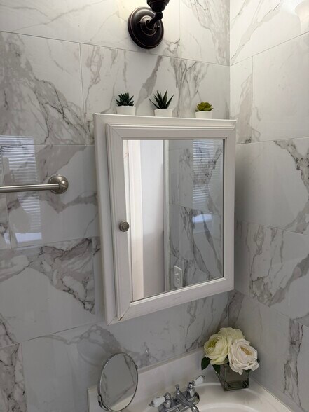 Building Photo - 5212 SW 91st Ave