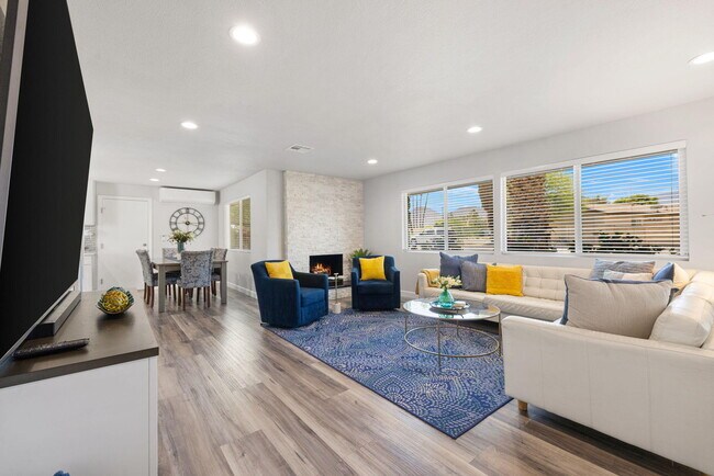 Building Photo - 73758 De Anza Wy
