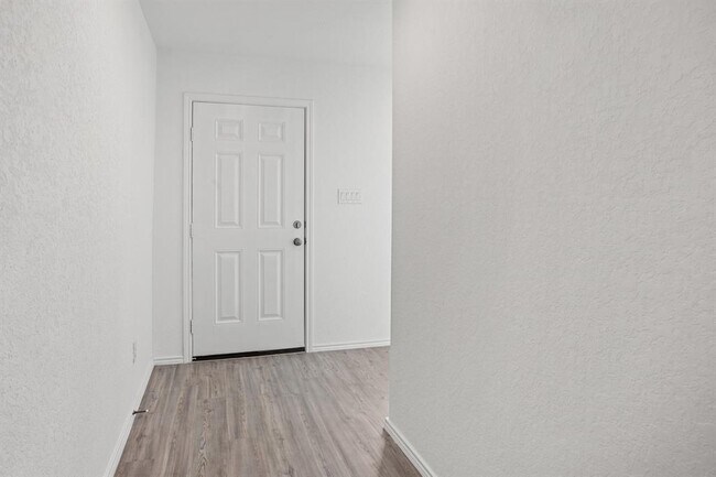 Building Photo - 1028 Genade Trl