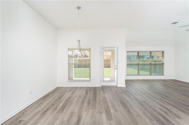 Building Photo - 236 Tanda Ln