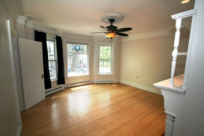 Building Photo - 47 Mt Vernon St