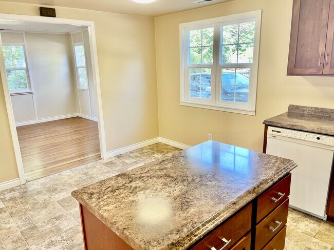 Building Photo - Charming South Hill Home