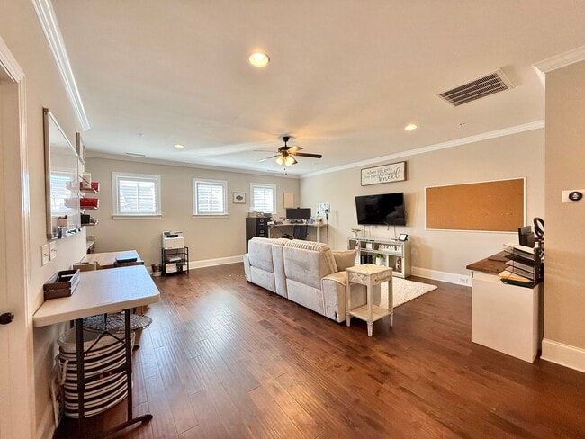 Building Photo - Luxurious 3BD, 4BA Raleigh Townhome with a Bonus Sunroom and Large Upstairs Loft within the Desir...