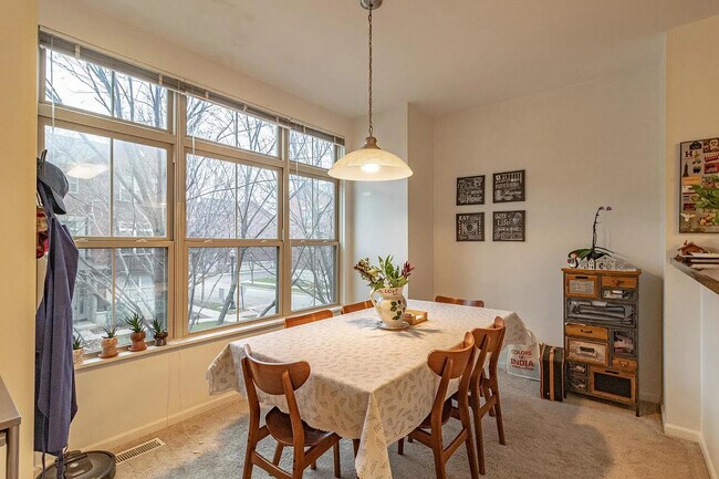 Building Photo - 721 Summit Ln