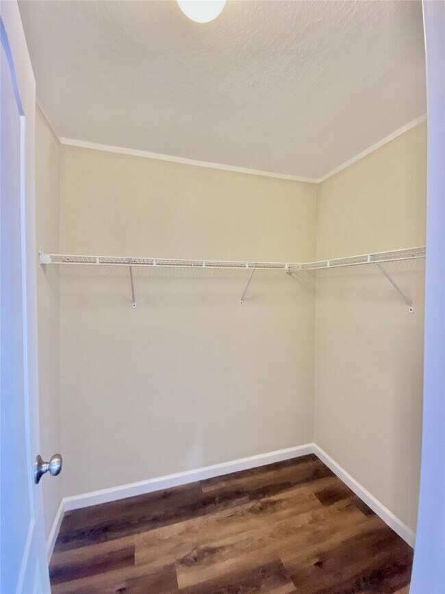 Building Photo - 11720 W Small Oaks Ln