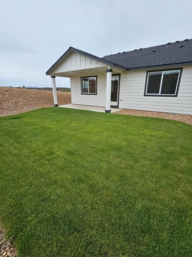 Building Photo - Newly Constructed 2 Bedroom, 2 Bathroom Home with Garage
