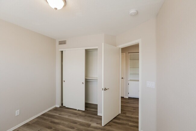 Building Photo - 12933 W Monte Vista Ave