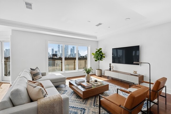 Building Photo - 100 Eton Row