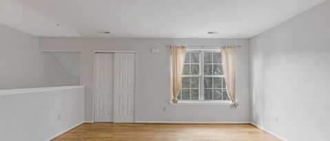 Building Photo - 1346 Chanticleer-