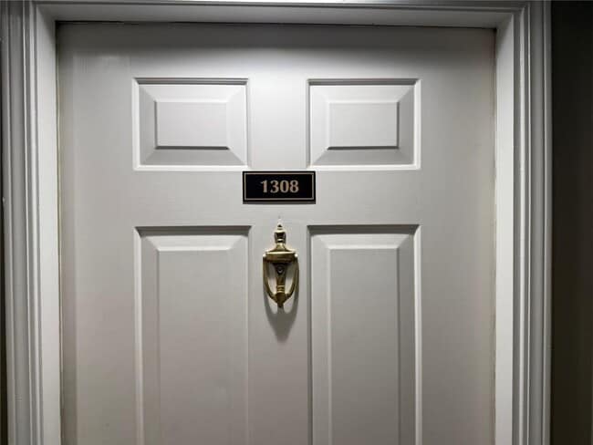 Building Photo - 1308 Pine Heights Dr NE