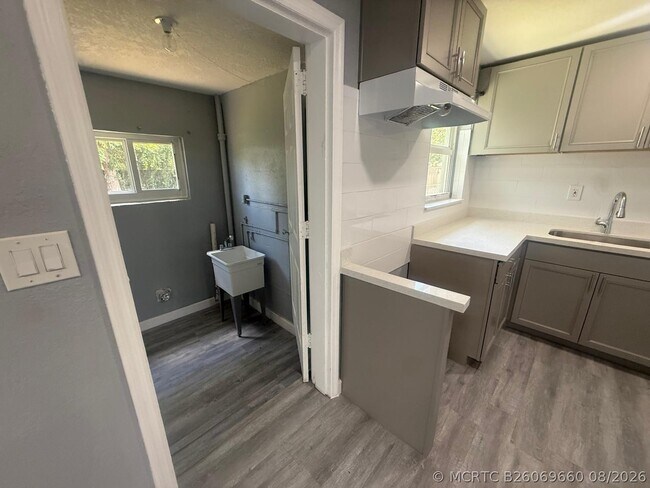 Building Photo - 630 E Dayton Cir