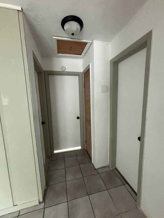 Building Photo - 6420 Oak St