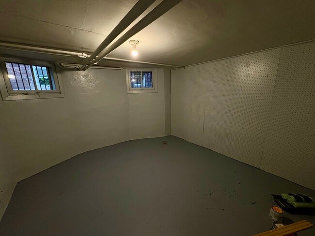 Building Photo - Traditional Congress Park Gem - 2 bed, 1 B...