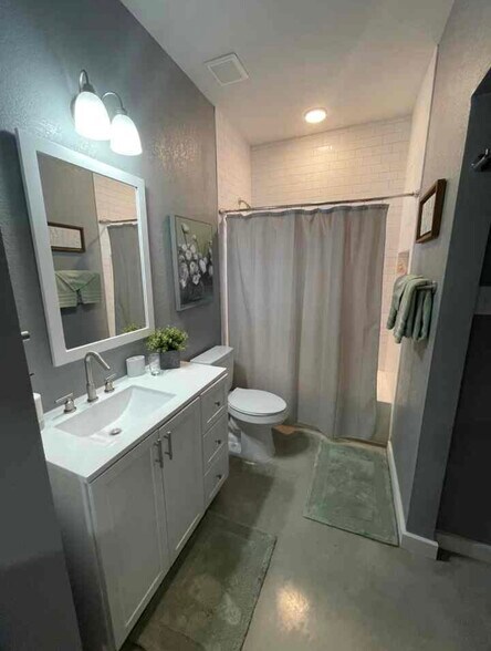 Full Bathroom - 103 Homecrest