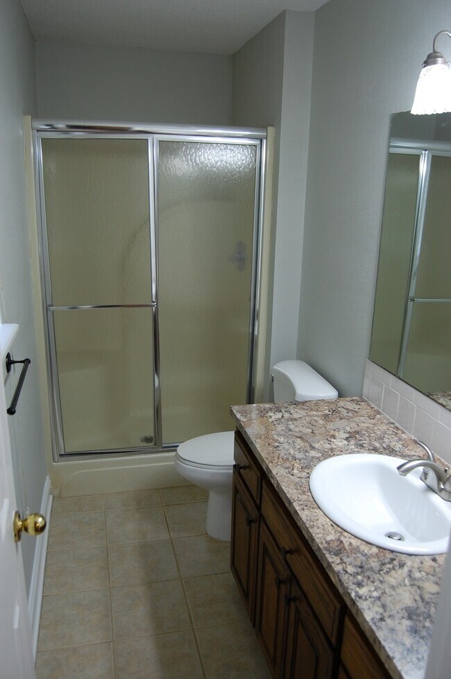Building Photo - Super Cute Home In Excellent Location!
