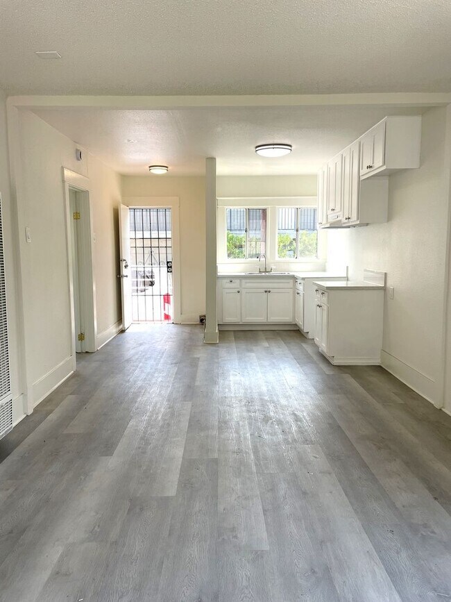 Building Photo - 469
