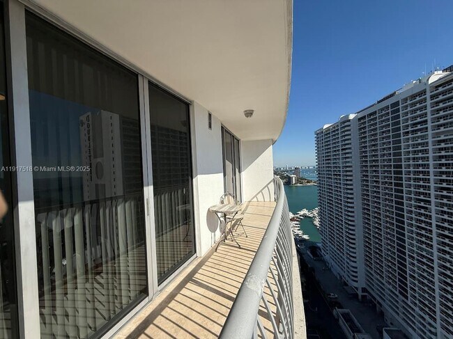 Building Photo - 1750 N Bayshore Dr