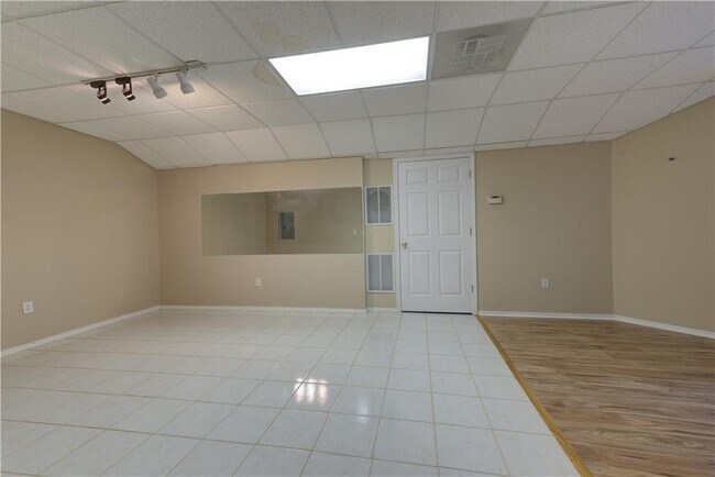 Building Photo - 1474 Lake Heights Cir