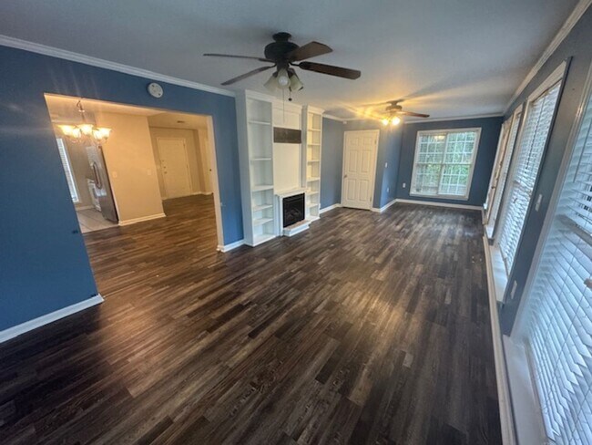 Building Photo - 102 Ridgefield Dr