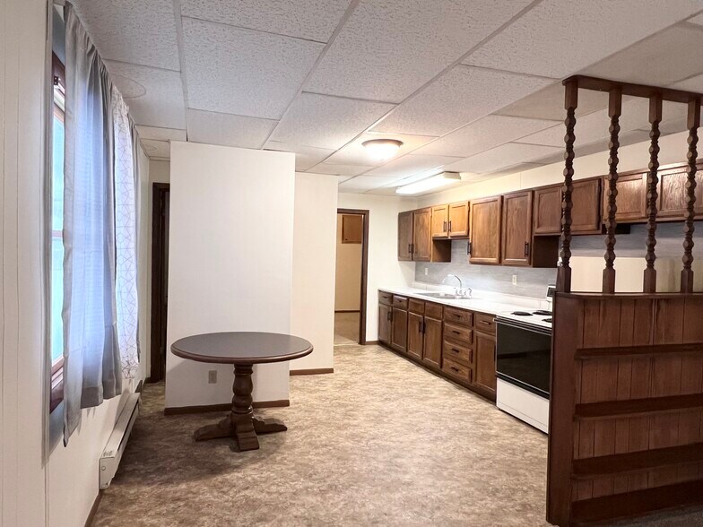 Building Photo - 609 N Pokegama Ave