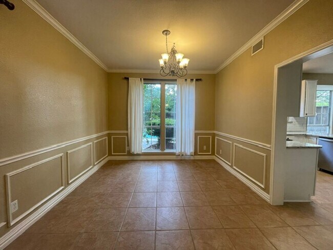 Building Photo - 3222 Mapleridge Dr