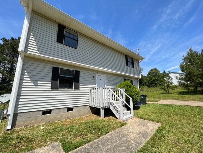 Building Photo - Updated 2 Bedroom Duplex in Durham