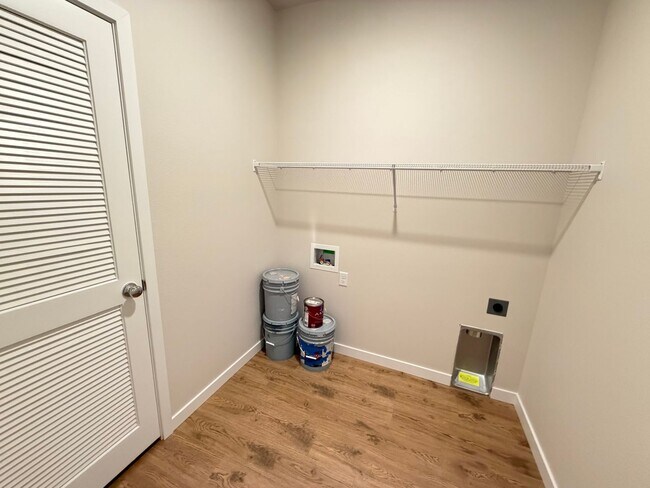 Building Photo - Brand New Foxtail Rancher